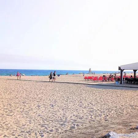 Marisol Seaview & - *
