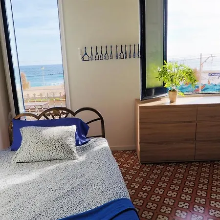 Marisol Seaview & - *
